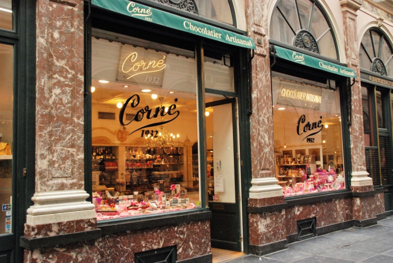 boutique-VENCE-min_chocolate_chocolaterie_shop_luxury_chic_gallery_brussels_belgium-558146